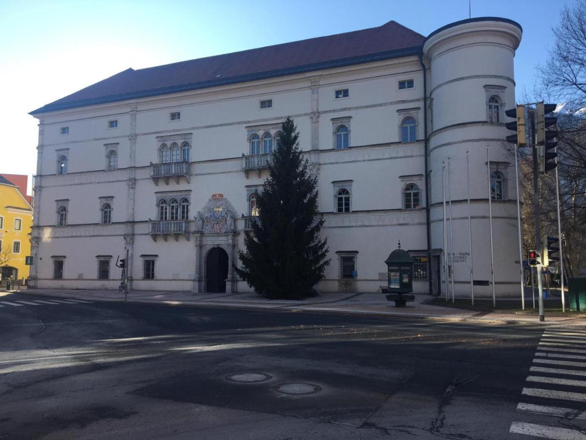 Neben Dem Schloss Porcia Apartment *