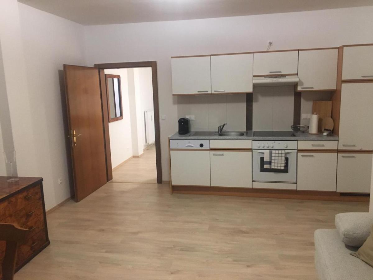 Neben Dem Schloss Porcia Apartment